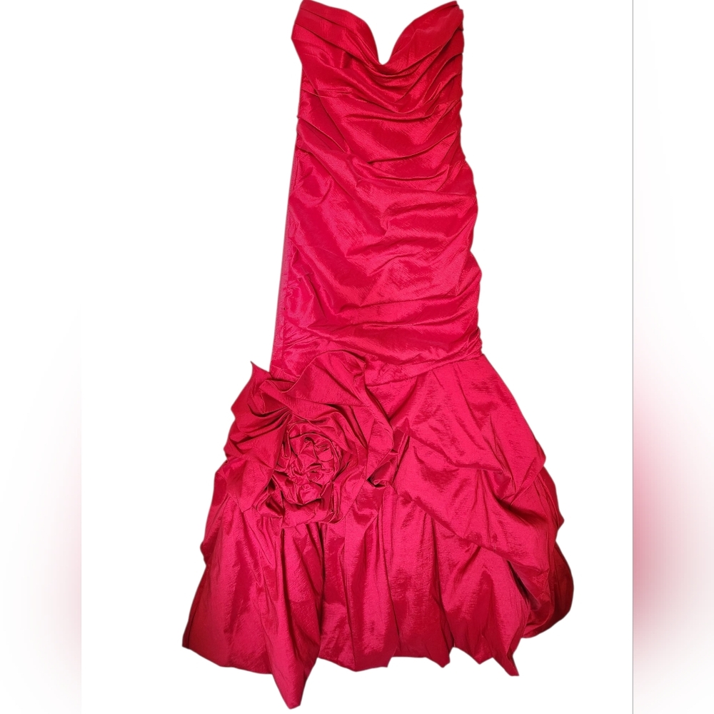 Elegant Red Strapless Dress with Floral Detail